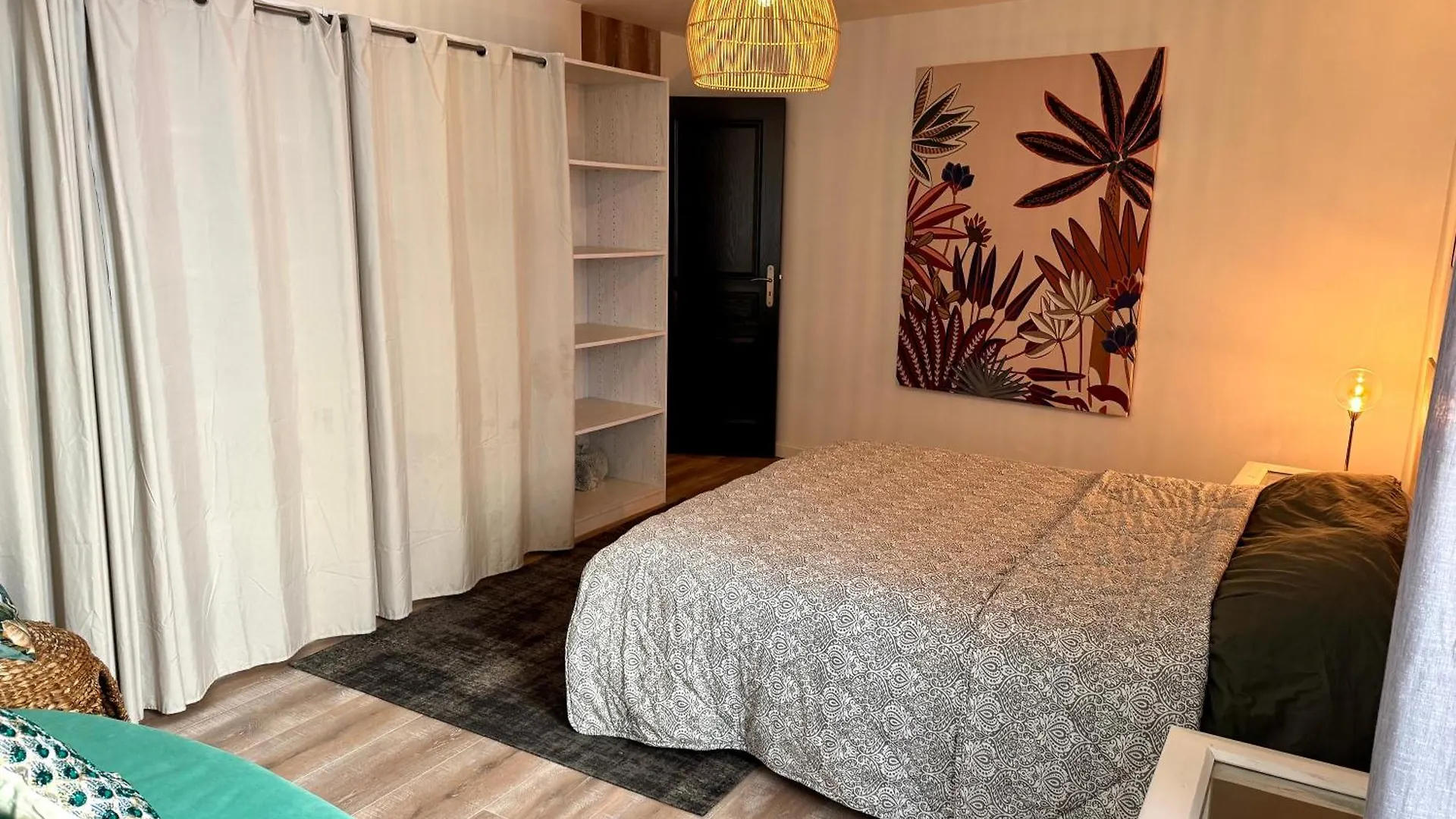 Superbe Appartement Grande Terrasse Centre Ville St Remy Saint-Remy-de-Provence 0*,  France